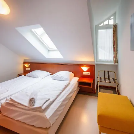 Klassik Mit 2 Schlafzimmern Und Balkon Im Dachgeschoss 031 Apartment Ostseebad Binz